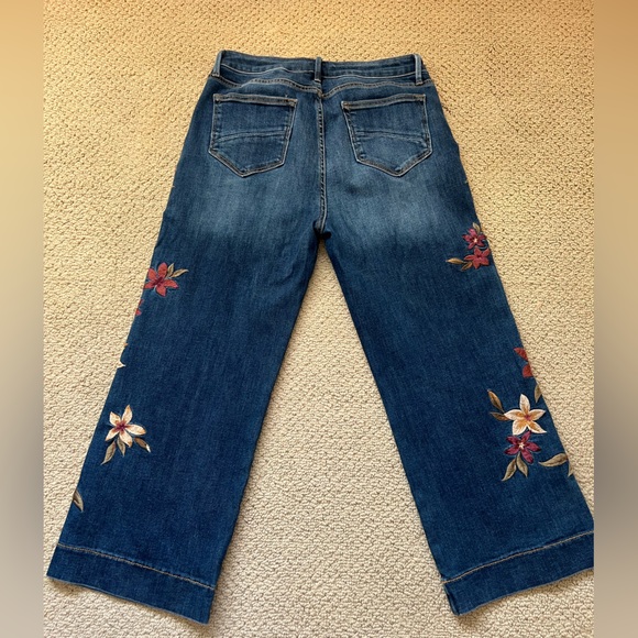 Driftwood wide leg embroidered jeans with stretch. Length is 25 1/2. - Picture 2 of 7
